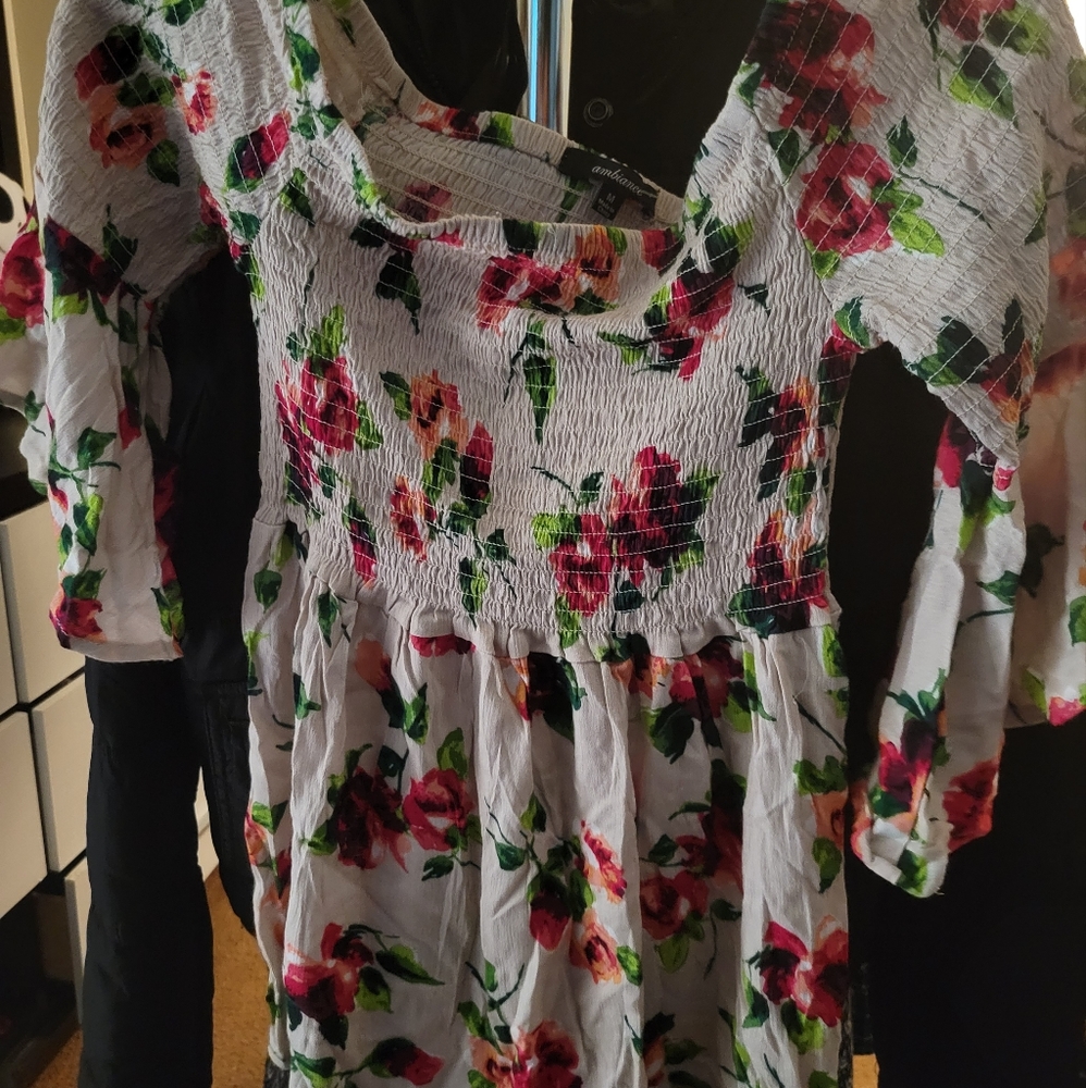Ambience Flower Pattern Mini Dress/Blouse Size Medium Women